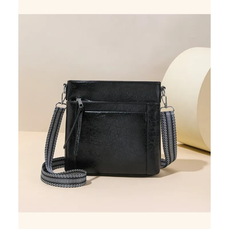 

Stylish Casual Simple Messenger Bag Women Minimalist Vintage High-End Solid Color Fashionable With Logo