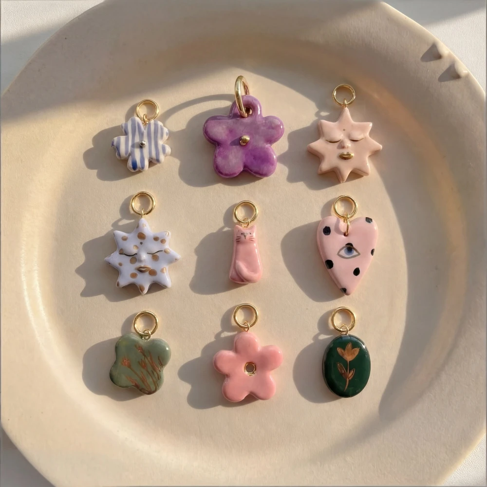 Neue minimalistische und trendige Blumen-, Kleeblatt-, Sonnen- und Katzen-DIY-Anhänger-Charms für die Schmuckherstellung – Detail 2