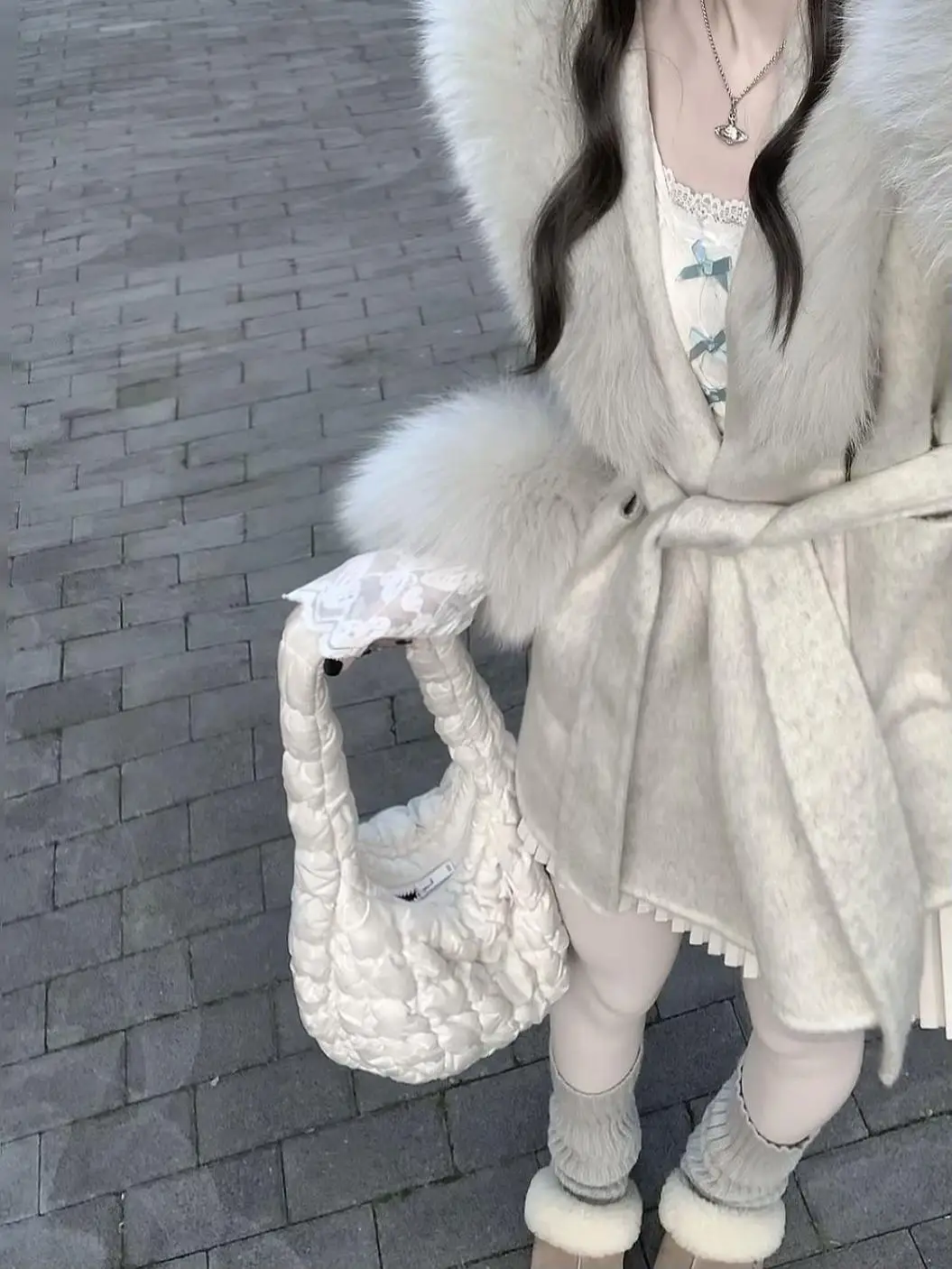 매듭 레이스 트림이 있는 여성용 가을 겨울 패션 탑 한국 스타일