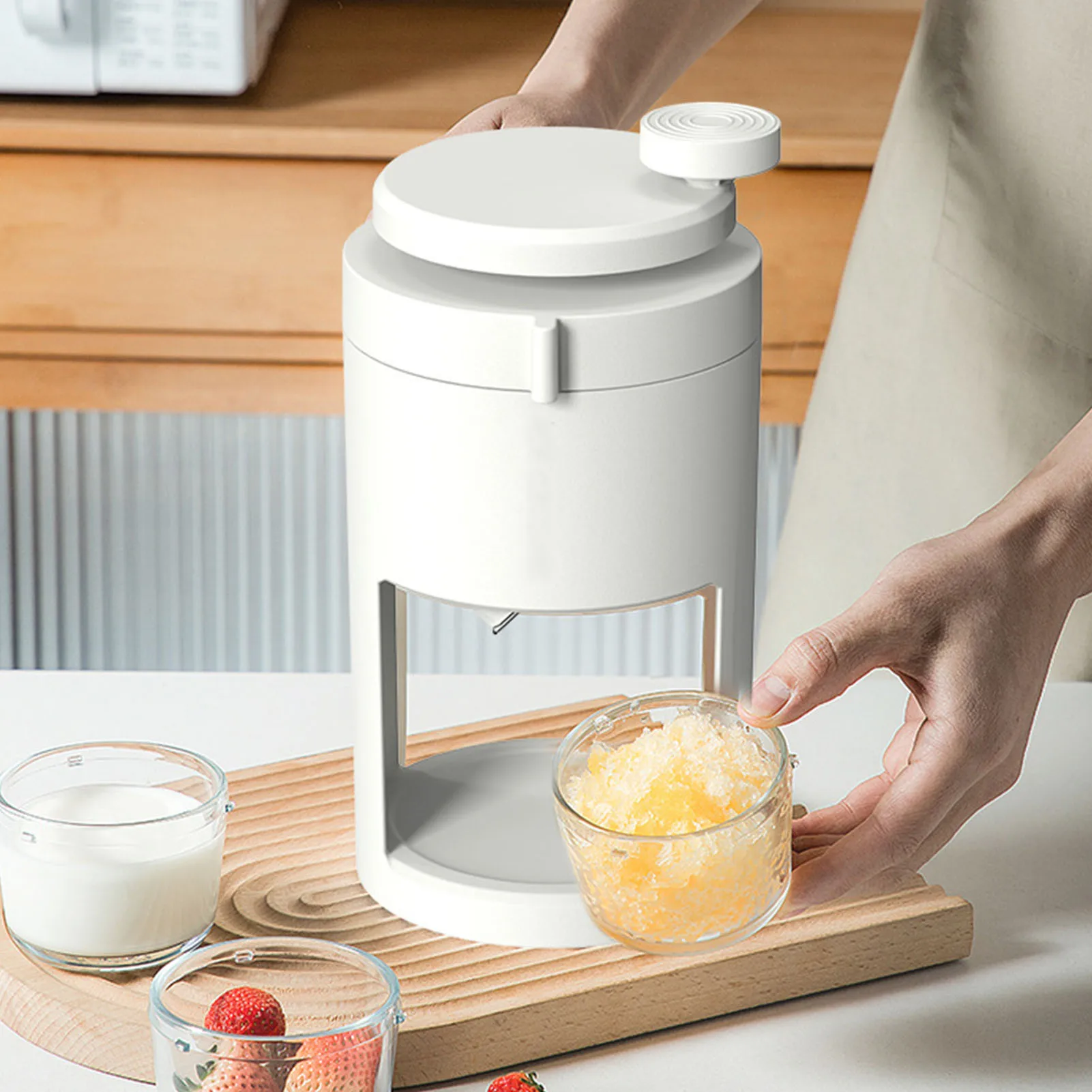 

Manual Ice Crusher Wireless Portable Pointed Blades Shaved Ice Maker Machine for Family Gatherings Parties