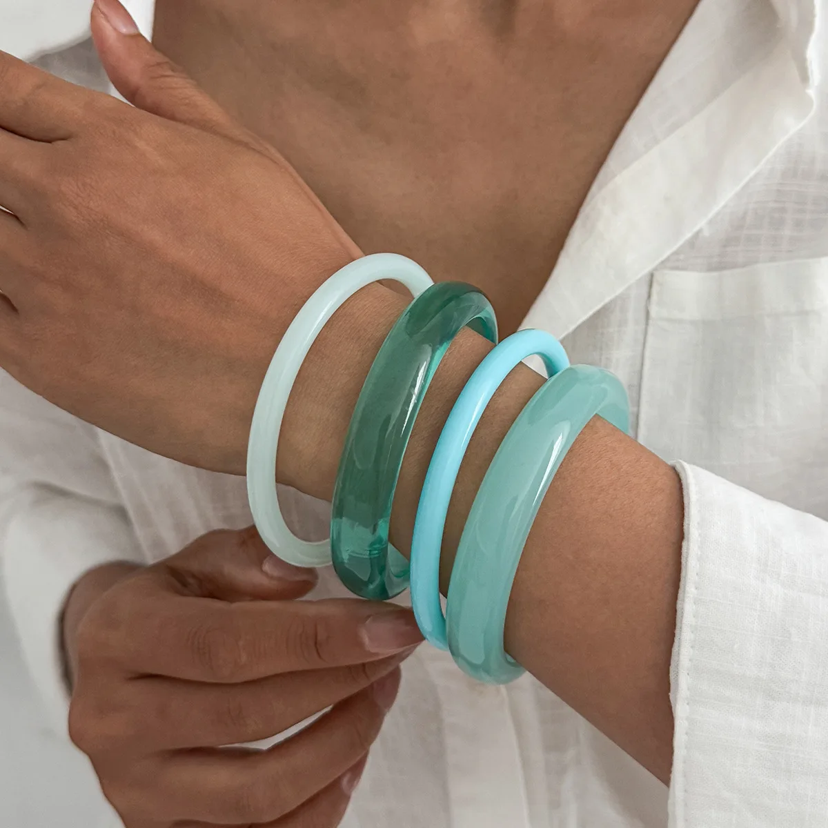 KMVEXO 4Pcs/Set Fashion Blue Resin Bracelet Set For Women Beach Vacation Bangle Stackable Jewelry For Party Daily Wear Gift