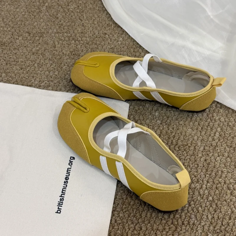 Damen Split-Toe Ballettschuhe aus PU-Leder mit gekreuztem elastischem Riemen, Mary Jane Schuhe, Retro-Flats mit weicher Sohle für den täglichen Gebrauch. – Detail 9