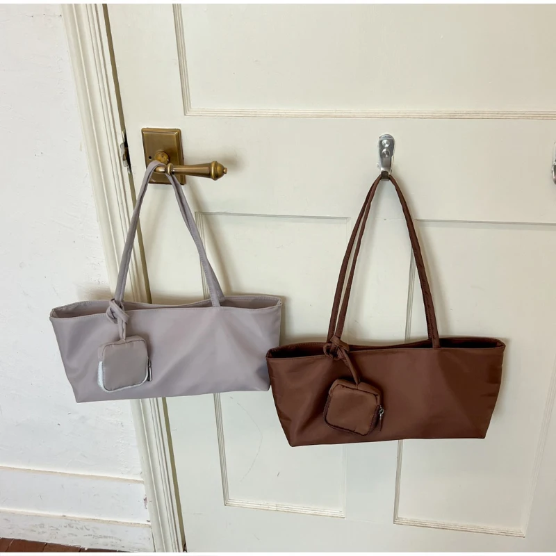 Minimalistische Nylon-Umhängetasche mit passender Handtasche, leichte, vielseitige Damen-Unterarmtasche, einfarbige Alltagstasche – Detail 22
