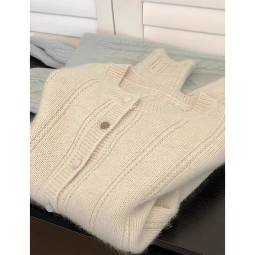 

Women's Xiao Xiang Style Raccoon Velvet Knitted Cardigan Soft Waxy Short Sweater Coat for Autumn Winter Lazy Top Outer Wear