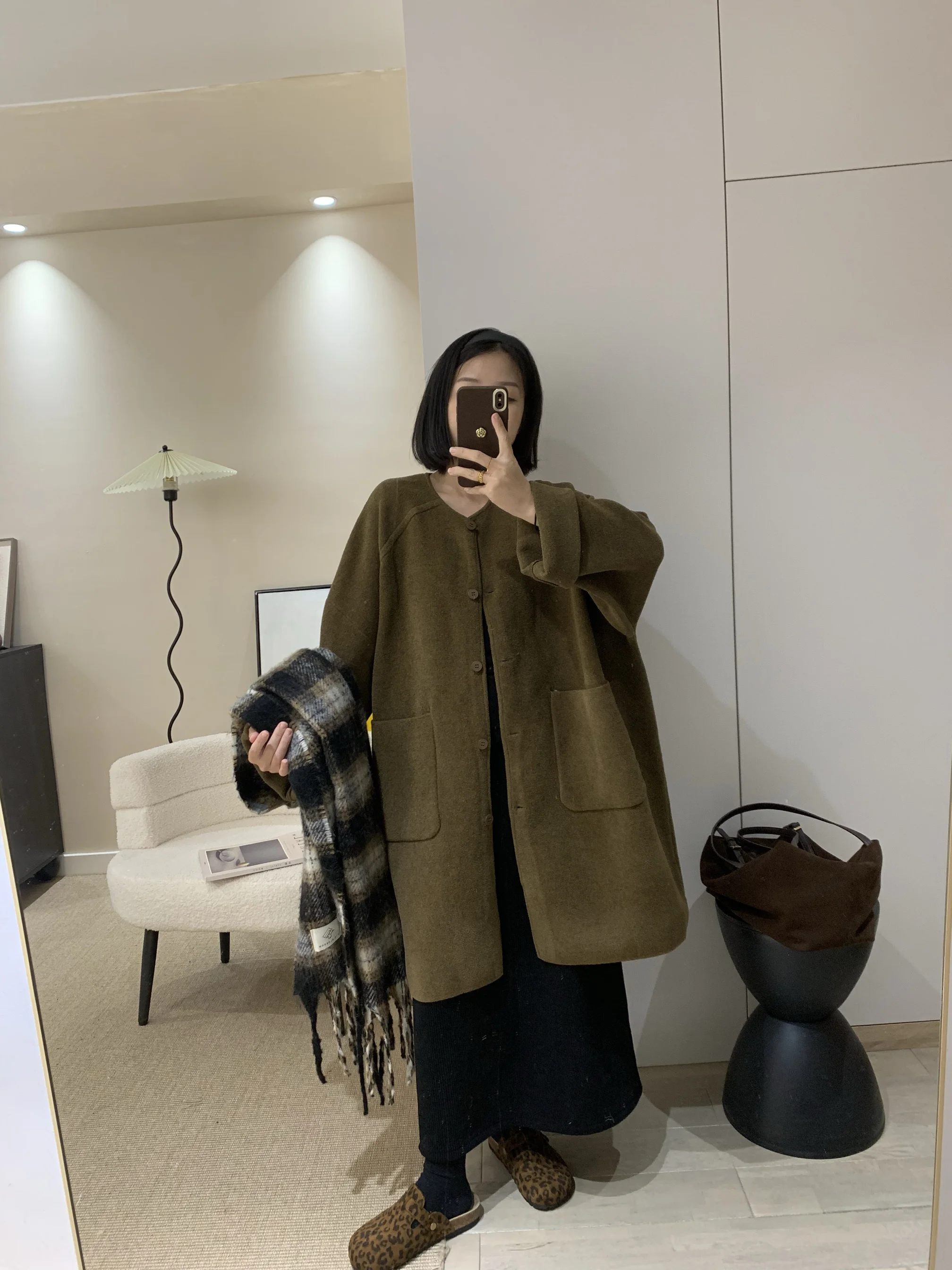 

Thiened Suede Feel Pearl Fce Длинное пальто Свитер Кардиган круглый Новое зимнее поступление Женское высококачественное шерстяное пальто...
