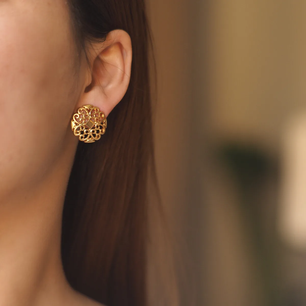 

Japanese-French Style Pearl Four-Leaf Clover Stud Earrings
