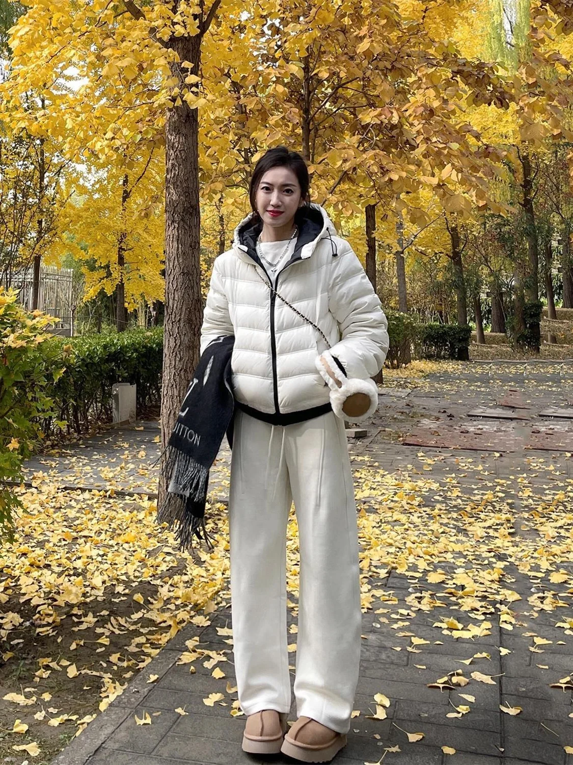 

Korean Style Women's Thickened Short Cotton Jacket with Hood Patchwork Warm Winter Coat White Color Block Design Commute Frie...