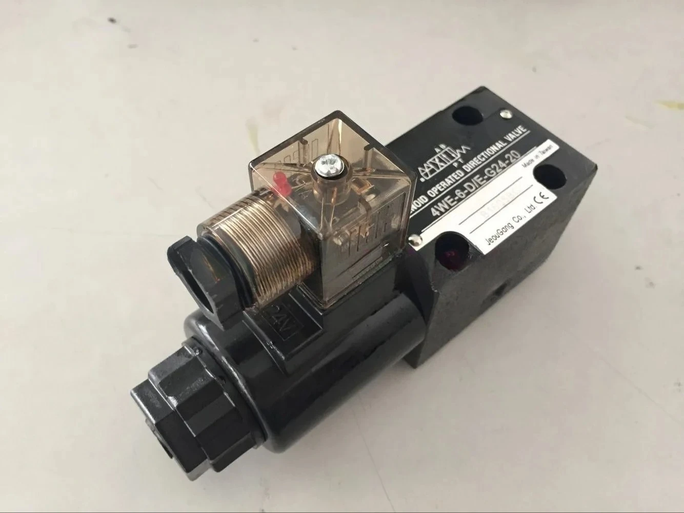 

Válvula Соленоид 4WE-6D/E-W220/50-20 4WE-6-D/E-G24-20, válvula de männ11)