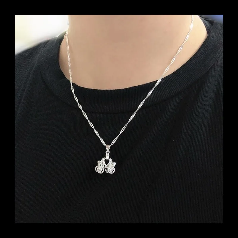 Versión Mori Sweet Collar con colgante de carro de plata lisa