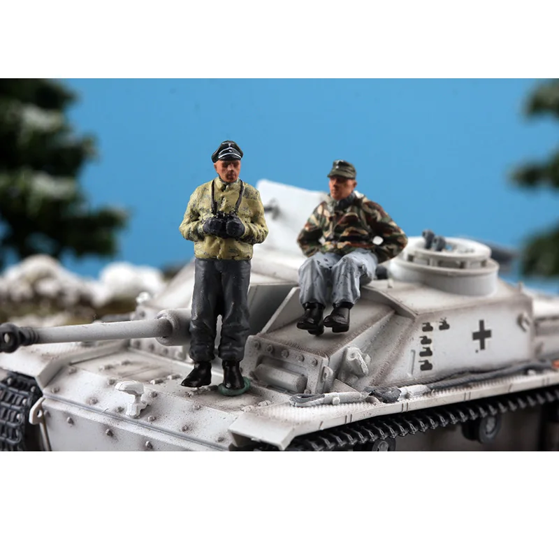 1:72 Scale Resin German Winter Armored Corps 2-member Group Scene Accessory Model Adult Toys Classics Gifts Static Display