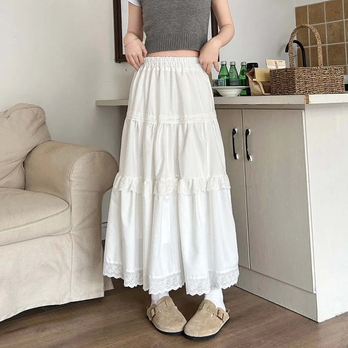 

Белая нежная многоярусная юбка-трапеция с оборками, с завышенной талией, стройнящая, весенне-летняя, в корейском стиле, для повседневной носки