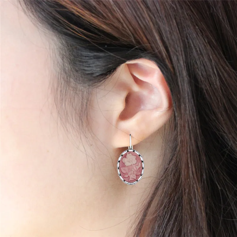 Vintage Look Oval Pink Flower Cameo Earrings For Women Antique Silver Plated Plant Bead Cuff Hook Fashion Jewelry 18x25mm
