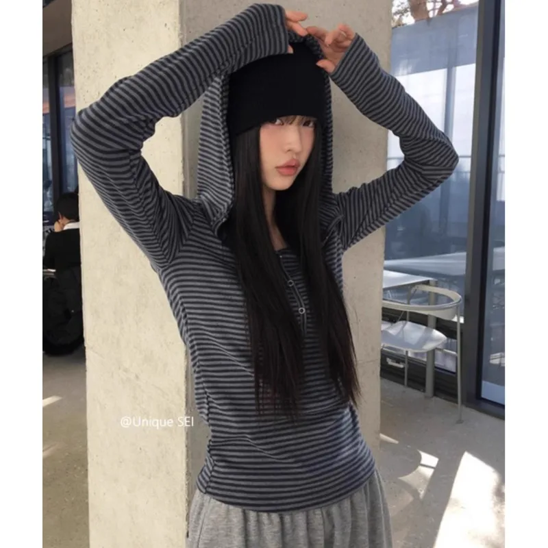 

Корейская контрастная полосатая футболка с капюшоном и длинным рукавом, женская осень 202, новая уличная одежда, модные универсальные повседневные топы