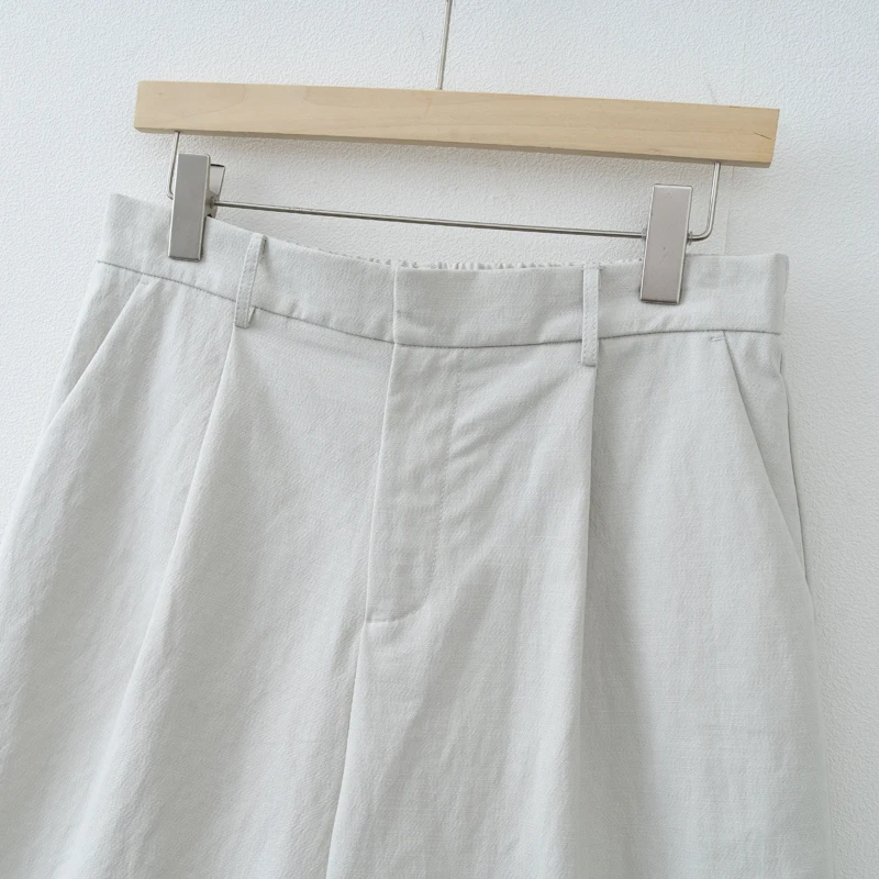 Women's White Straight Bermuda Shorts - Mid-Length