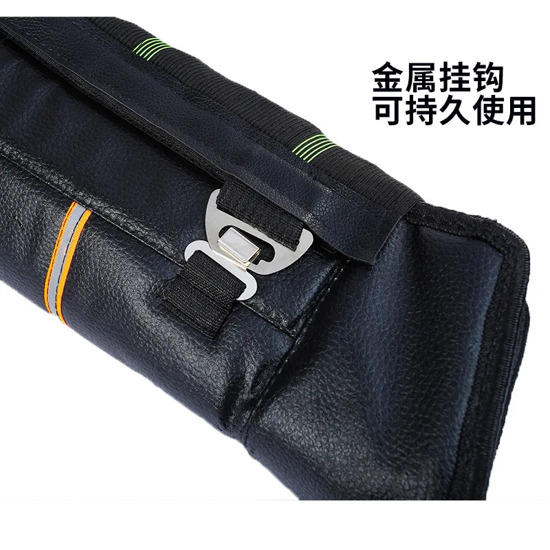 Motorrad-Knies chützer halten sich im Winter warm