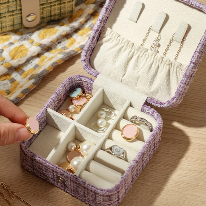 

Портативная мини-шкатулка для драгоценностей, небольшой дорожный футляр для хранения колец, ожерелий, серег, губной помады со съемным слотом для колец, искусственная кожа