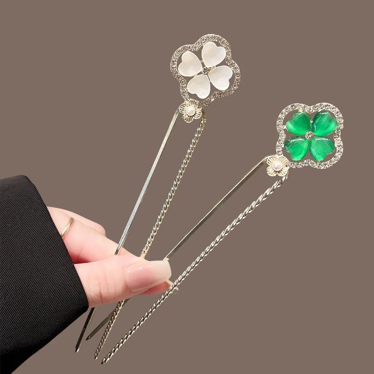 1pc Fashion Niche Four Leaf Clover Hairpin Rhinestones Surrounding The Cat Eye Embellished Modern Style Versatile Headwear