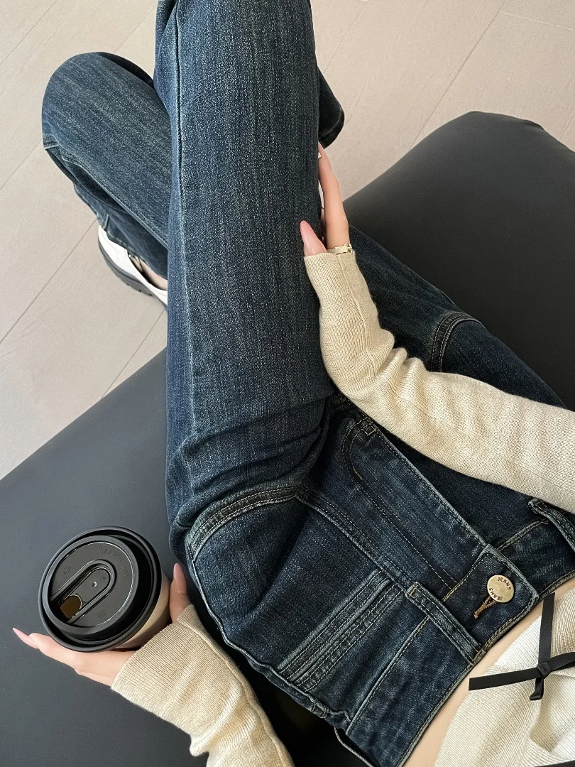 กางเกงยีนส์ทรงขาบานเล็กน้อยเอวสูงสีน้ำเงินสำหรับผู้หญิง ฤดูใบไม้ร่วง 2026 รุ่นใหม่ สไตล์ลำลอง ผ้าฝ้ายยืด