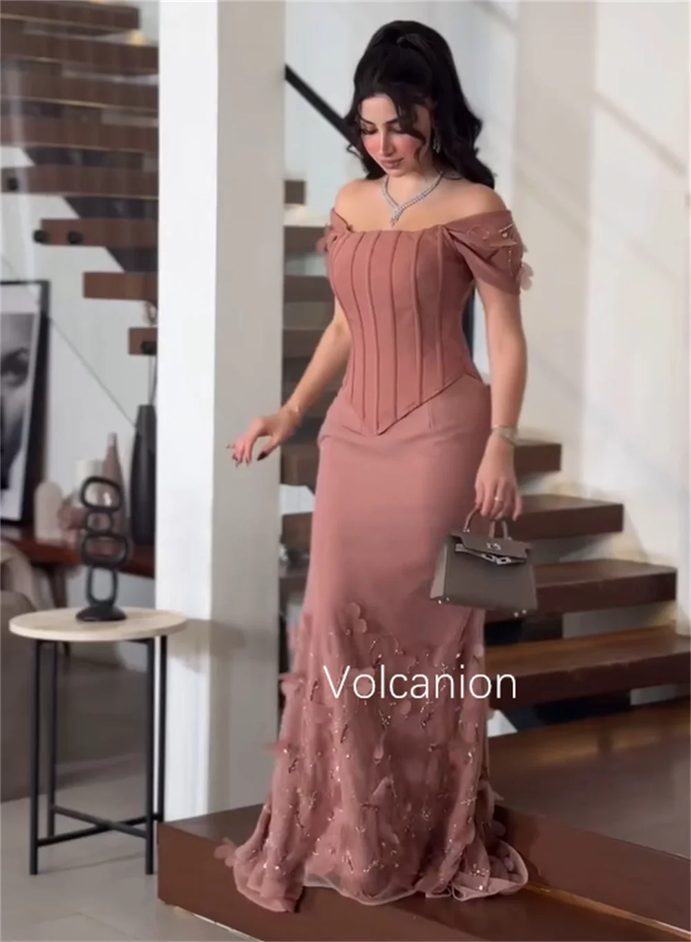 ที่กําหนดเองแฟชั่นชีฟองประดับด้วยเลื่อมจีบทรัมเป็ตปิดไหล่เดรสยาว Bespoke โอกาสหรูหรา