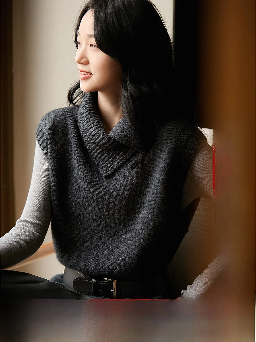 

Faan Self-Kept Overlap Aesthetic Postal Stamp Knitted Vest Wool Camere Regular Fit Soft Uneven Collar Women's Knitwear