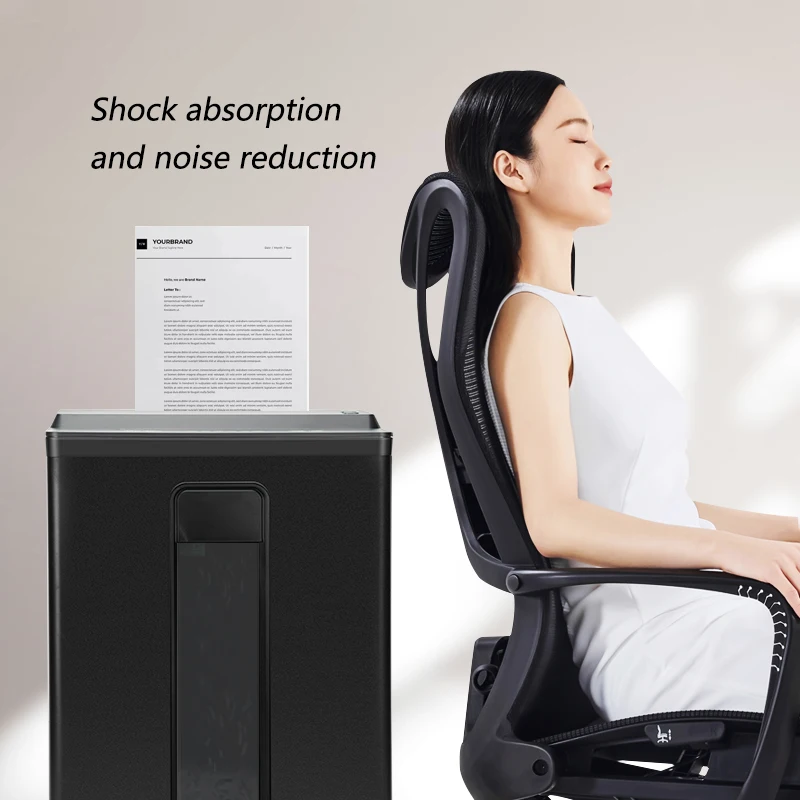 Distruggidocumenti A4 nero resistente da 15 fogli Distruggidocumenti per CD 4 * 40 mm con alimentazione elettrica per carta esaurita da ufficio