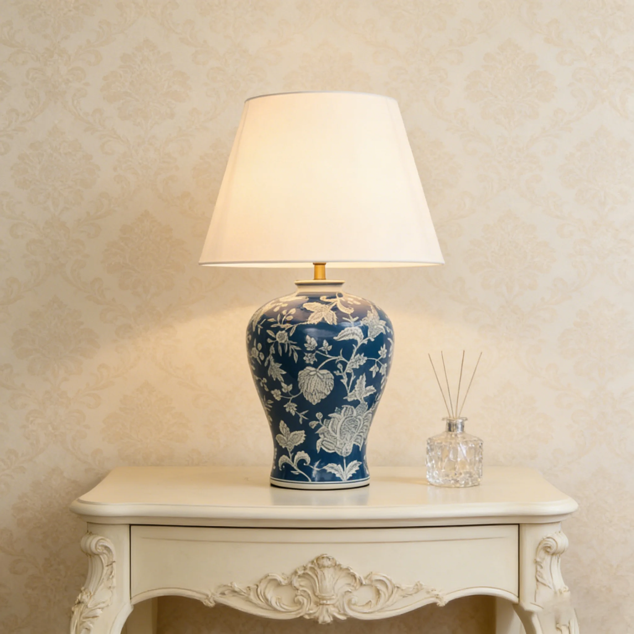 

New Chinese-style ceramic table lamp, hand-painted blue and white porcelain, living room decorative lighting, cozy hotel bedroom