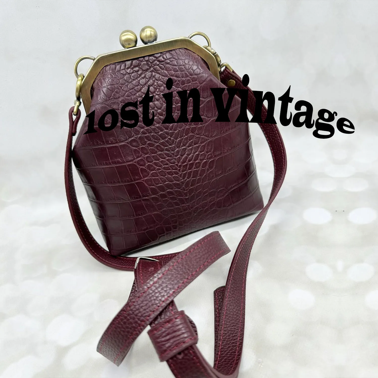 porte-monnaie-vintage-en-cuir-fait-main-avec-fermoir-kiss-lock-et-cadre-metallique-21x19x8cm