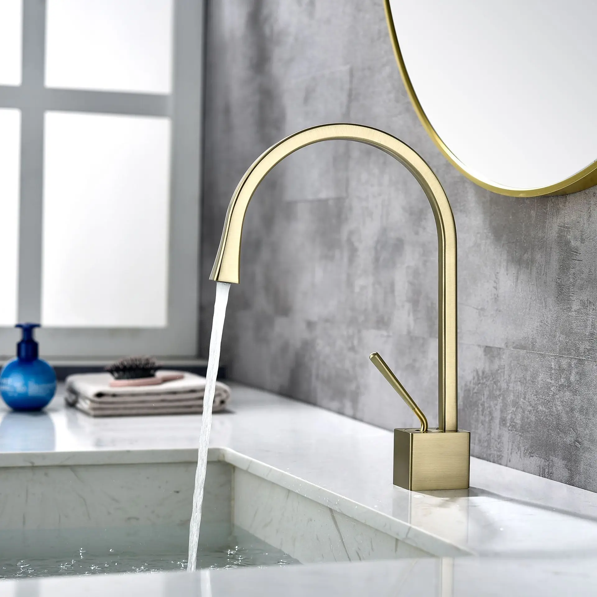 Modern design Brass Bathroom sink faucet High quality Cold hot water Basin mixer Tap One hole One handle,Brushed gold,Black