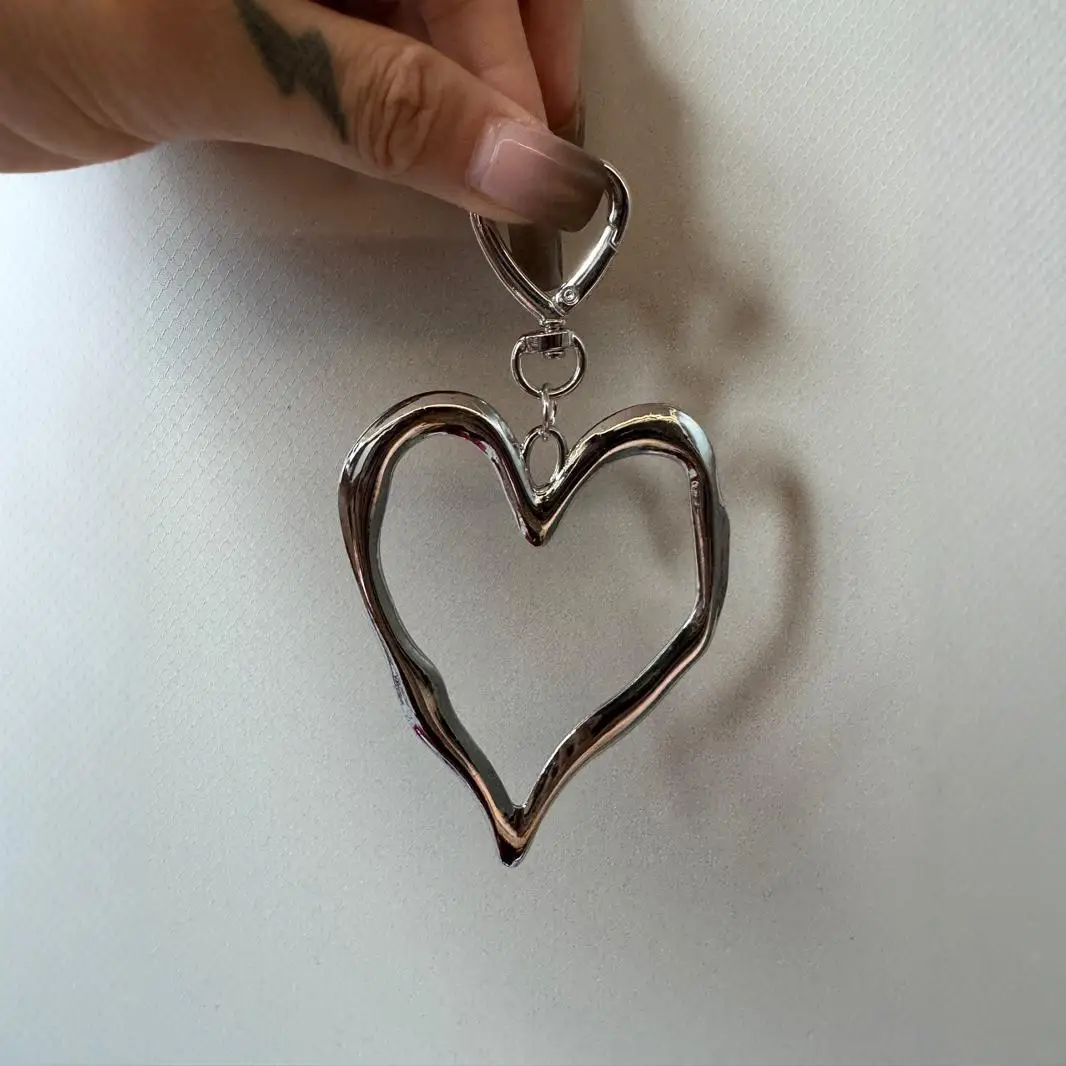 Exaggerated Big Hollow Heart Pendant Keychain for Women Trendy Bags Accessories Fashion Simple Love Jewelry