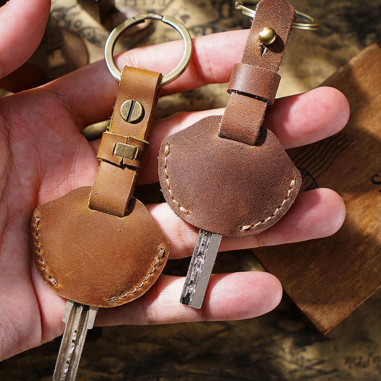 غطاء غطاء مفتاح من الجلد الطبيعي مع حلقة سلسلة مفاتيح، حافظة مفاتيح جلدية أنيقة على شكل سلسلة مفاتيح للسيارة للنساء والرجال