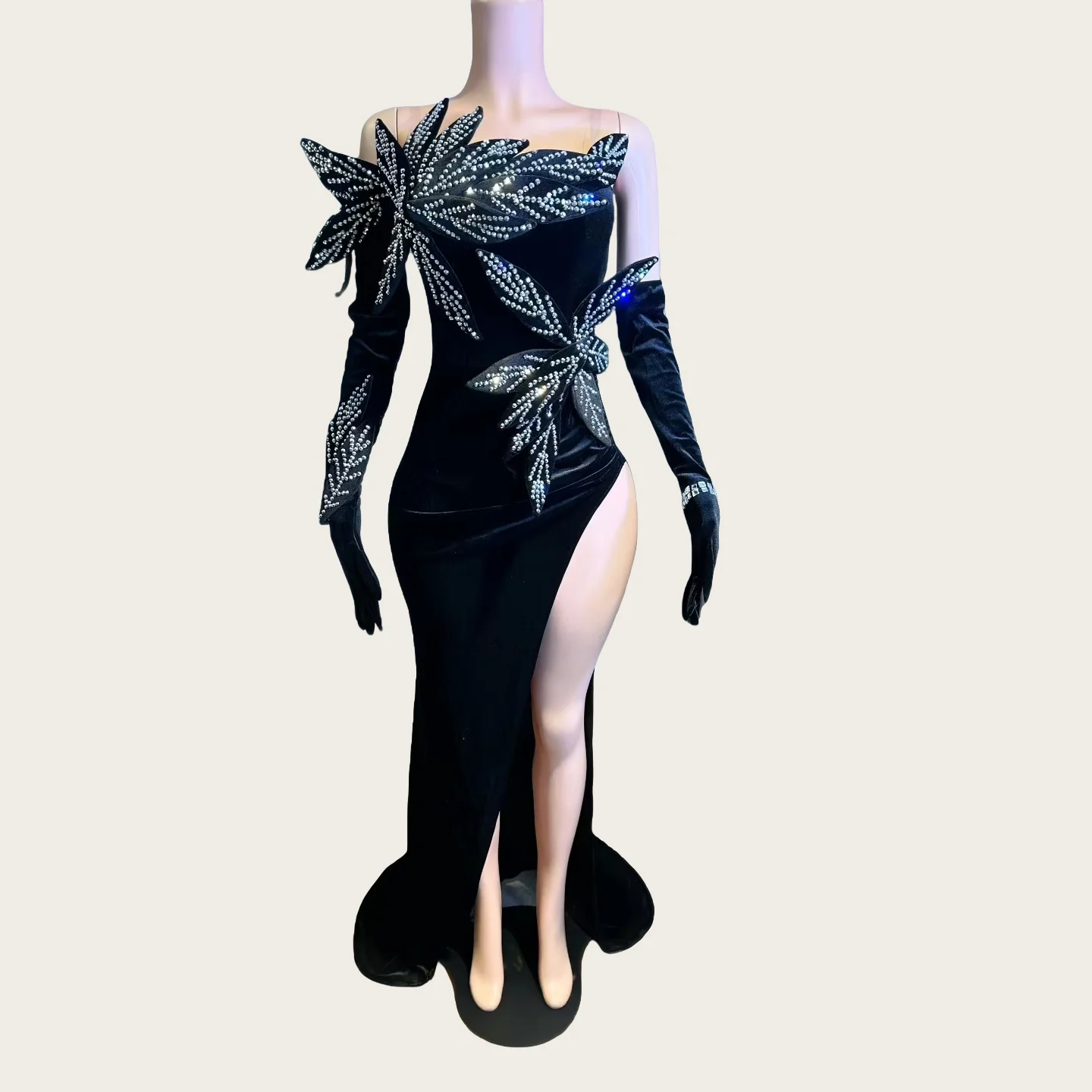 Elegante zwarte fluwelen avondjurk met hoge zijsplitten, zilveren strass strapless avondjurk met handschoenen, gala-gala-outfit Wutong