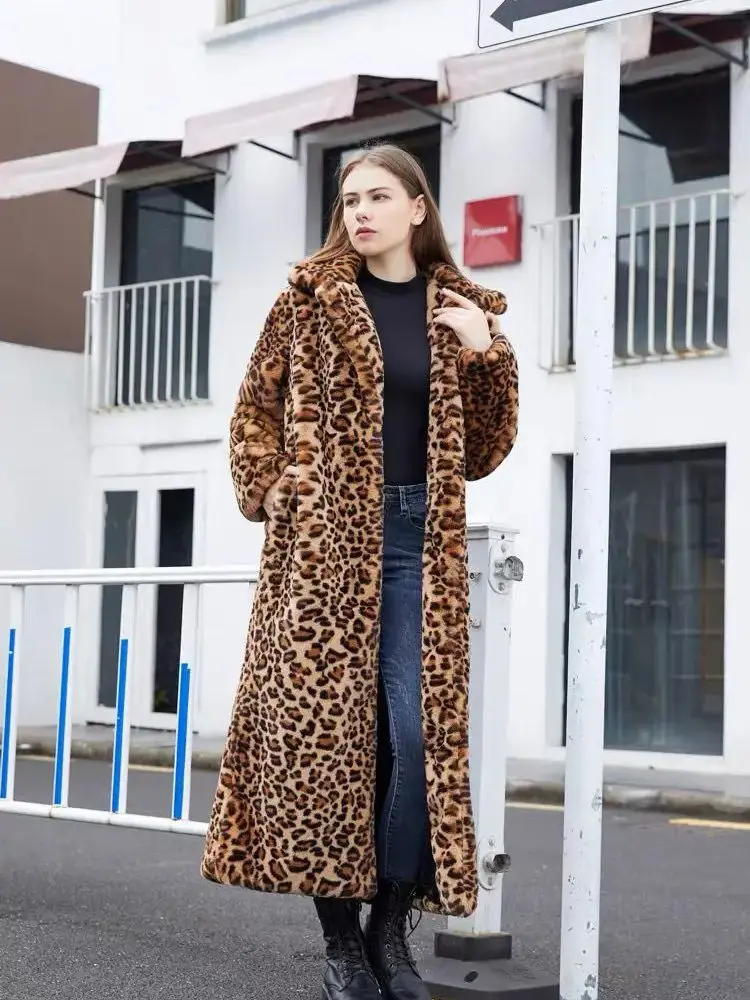 Cappotto di pelliccia sintetica donna 2024 inverno nuovo lusso alla moda Sexy stampa leopardo caldo allungare giacca da donna risvolto maniche