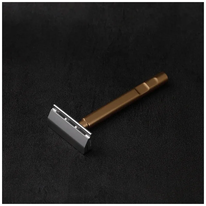 yaqi-ofrece-un-afeitado-comodo-y-preciso-con-la-maquinilla-de-afeitar-de-seguridad-de-un-solo-filo-tachi-version-de-aluminio-ligera-y-de-estilo-vintage-minimalista