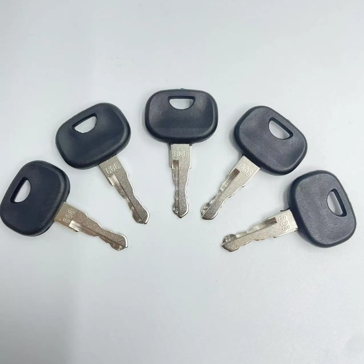 

2 pcs Ignition Starter Key 14606 606 for Liebherr & John Deere Heavy Equipmen