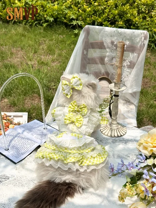 Vestido para Mascotas con Diseño a Cuadros en Amarillo Claro, con Volantes de Encaje Multicapa, Decoración de Corazón y Lazo Doble, Hecho a Mano