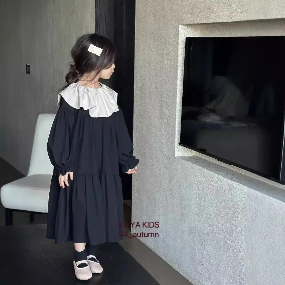 

Платье детское осеннее однотонное составного кроя с воротником-лепестком