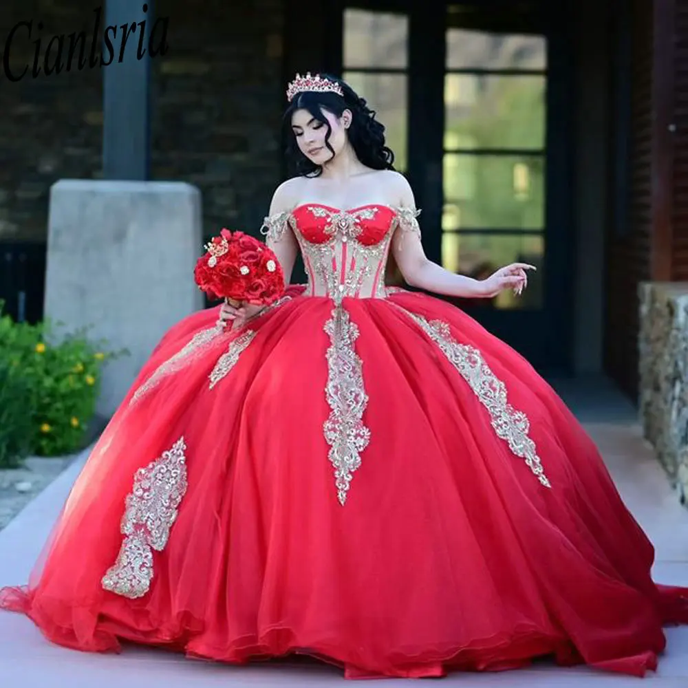 Rode Illusie Kralen Quinceanera Jurken Met Cape Baljurk Goud Applicaties Kant Aangepaste Corset Vestidos De XV Anos