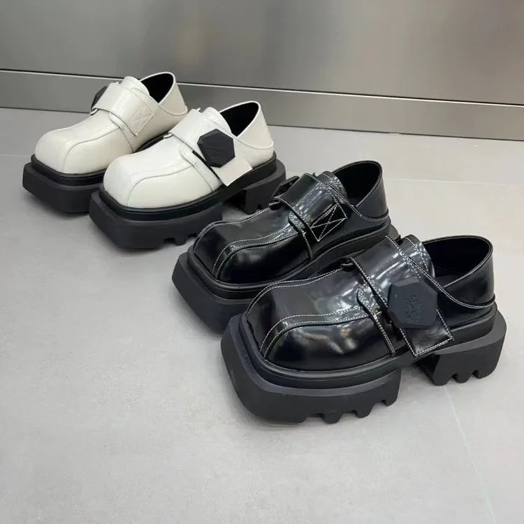 Zapatos transpirables de Velcro con cabeza cuadrada para mujer, calzado individual con suela gruesa y dos zapatos pequeños de cuero, primavera y otoño, 2024