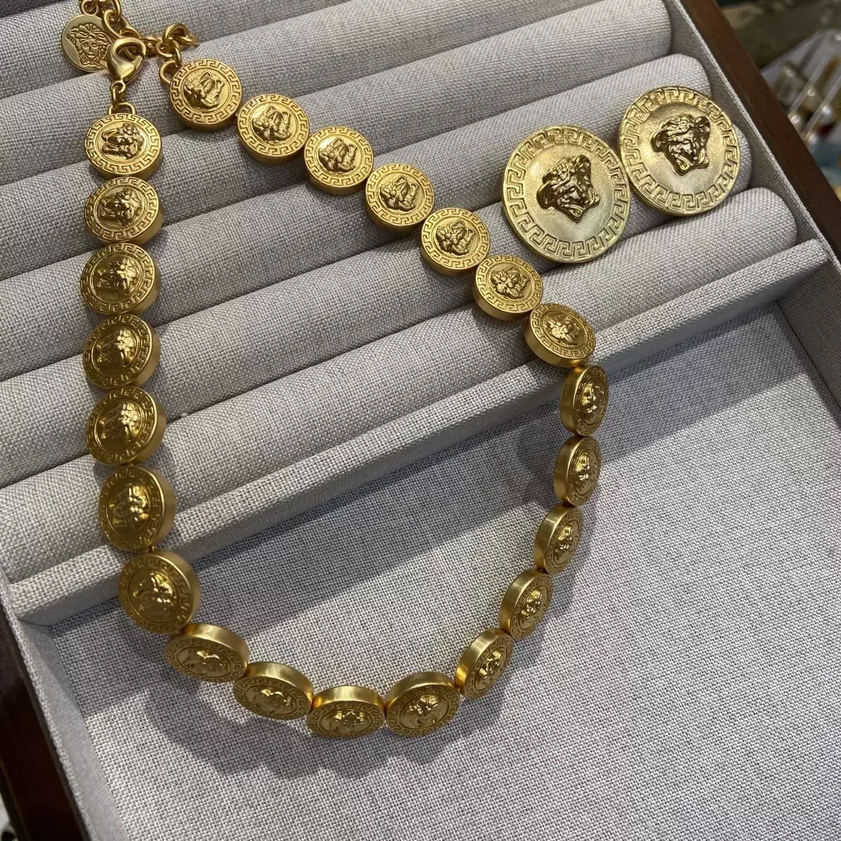 

New Fashion Trend Golden Necklace Earring Two-Piece Set Vintage Jewelry Premium Vintage Luxury Women Jewel Set High-Quality