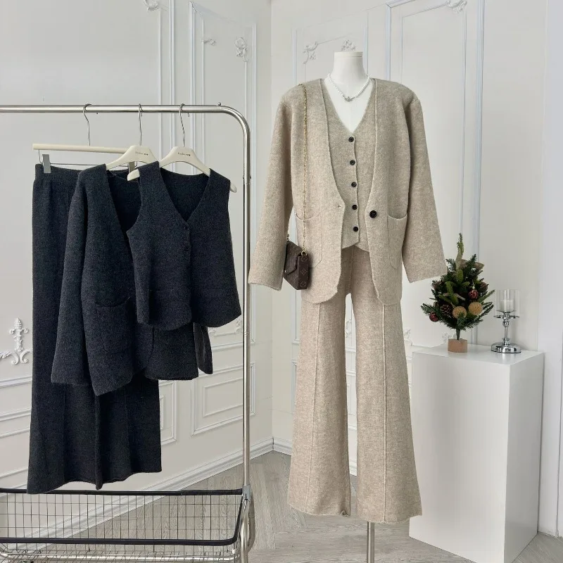 

Advanced Casual Knitted Suit for Women 2025 New Style, with a Slimming Top, Vest, Straight Leg Pants, Three Piece Set E12122