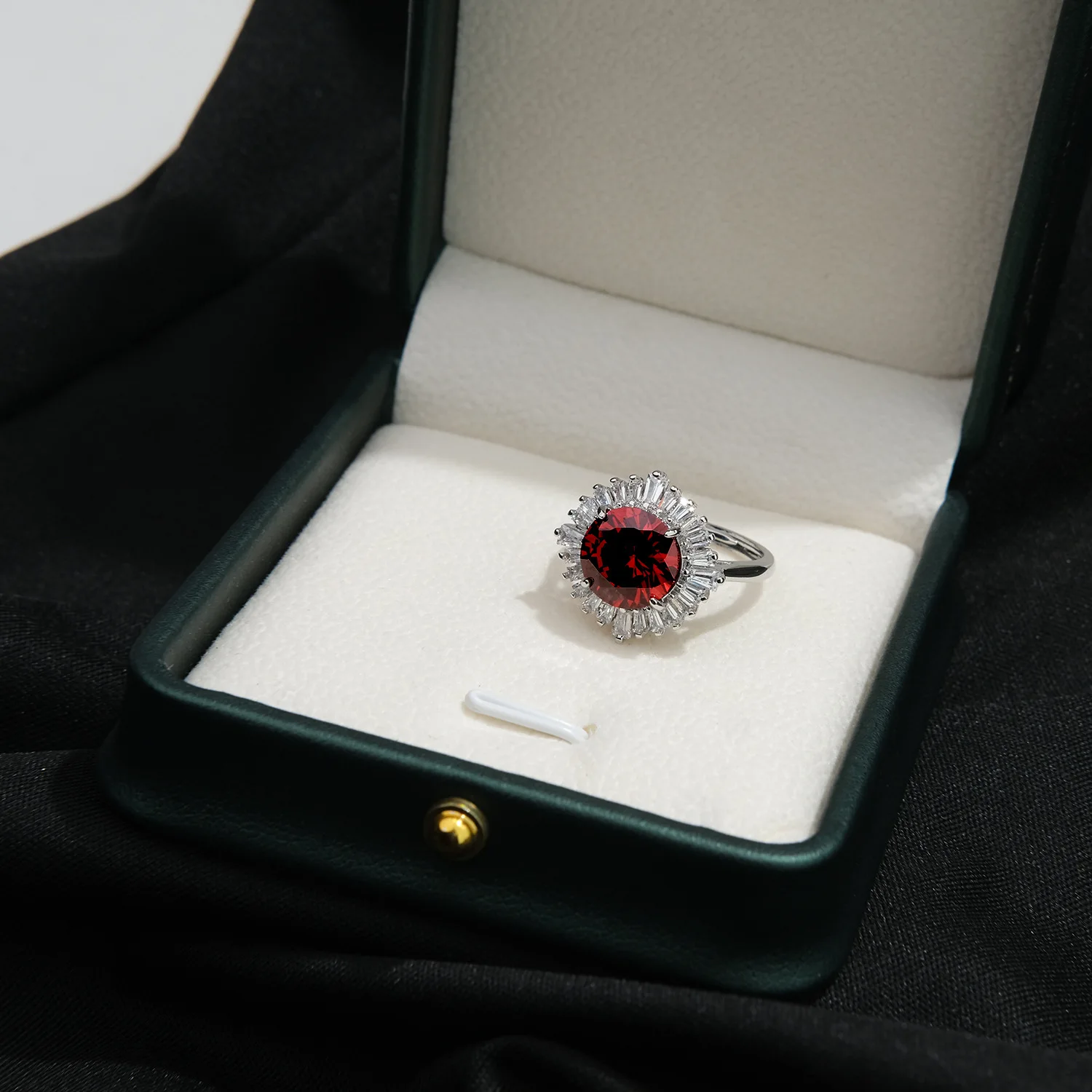 

925 Sterling Silver Exquisite Fashion Sunflower Red Zircon Full Diamond Ring Birthday Anniversary Wedding Party Gift
