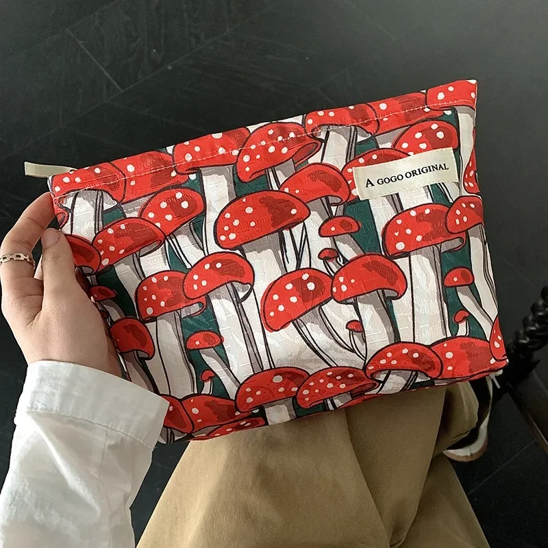 Red Mushroom Jacquard Women\'s Cosmetic Bag Large Capacity Canvas Zipper Design Cosmetic Storage Bag Portable Travel Toiletry Bag