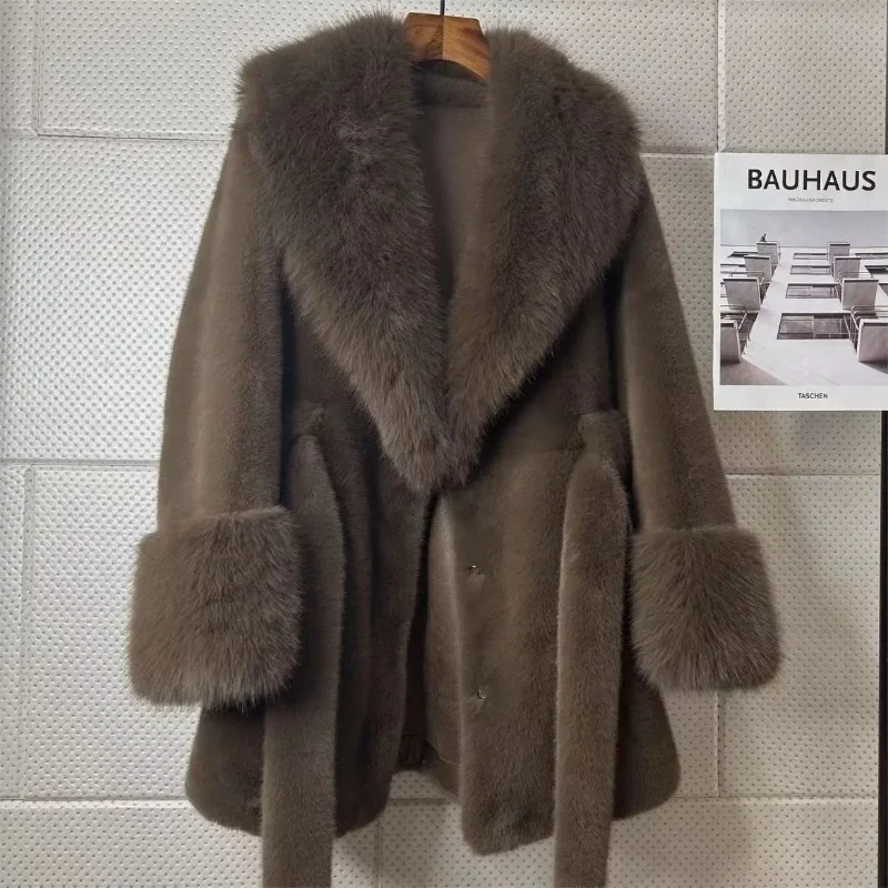 Luxury Vintage Faux Fur Coat ผู้หญิงขนสัตว์แขนยาวกับเข็มขัดขนาดใหญ่เสื้อขนสัตว์หนาเสื้อแจ็คเก็ตฤดูหนาว Lady's Tops