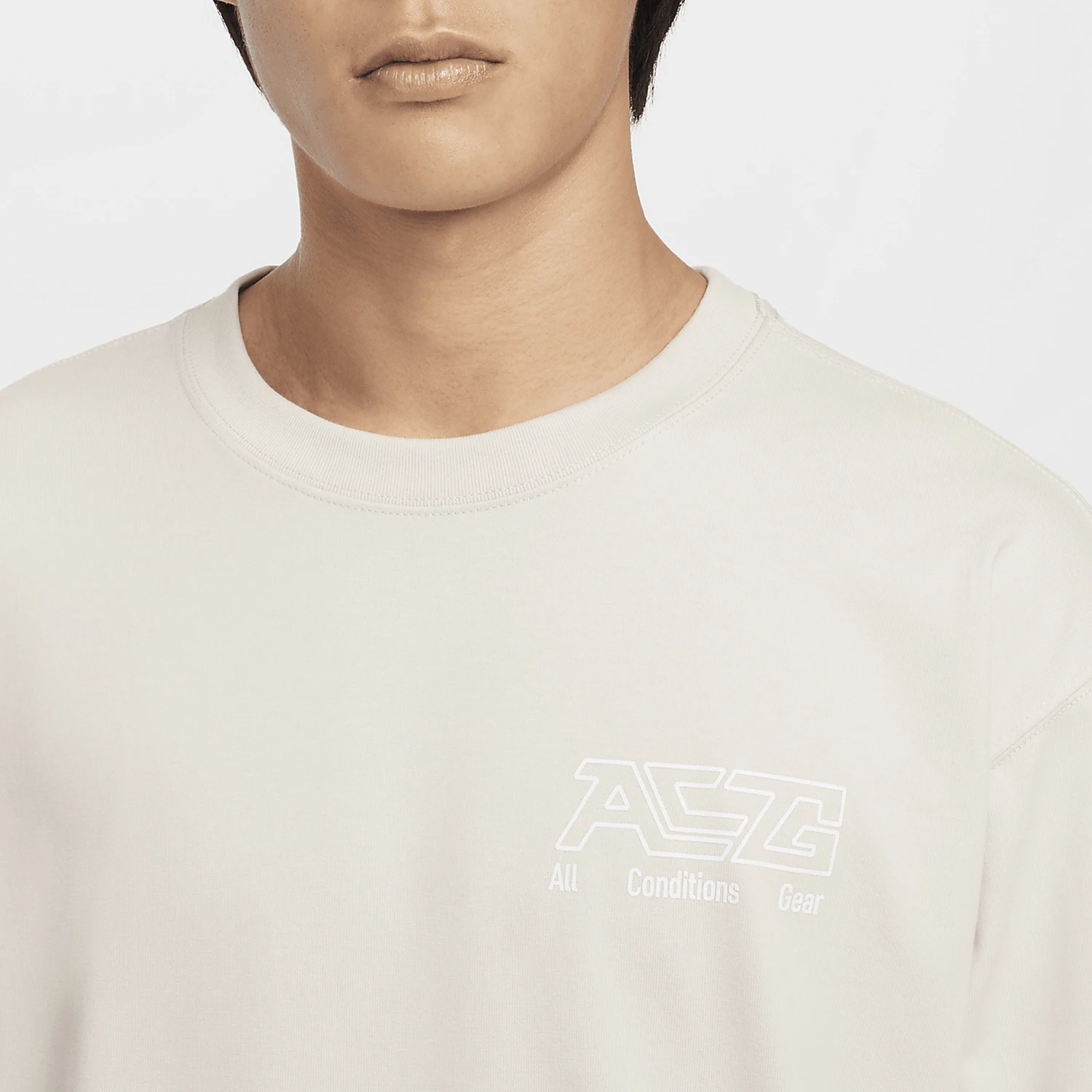 تي شيرت Nike أصلي 2024 جديد للرجال بأكمام طويلة ناعم وبسيط FZ6705-104