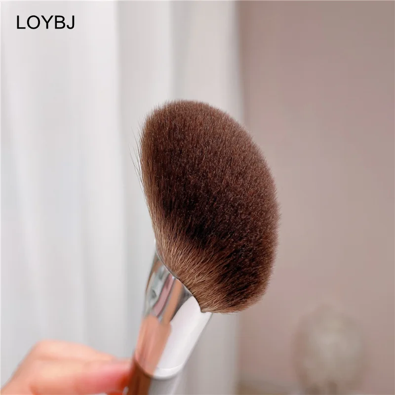 LOYBJ Face Contour Makeup Brushes Fan-shaped Professional Powder Blush Highlighter Bronzer V Face Silhouette Cosmetic Brush Tool