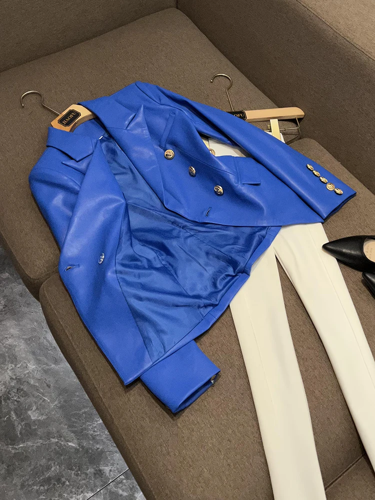 سترة نسائية أنيقة عالية الجودة من الجلد الصناعي مع إبزيم معدني، تصميم نحيف وأنيق بأكمام طويلة ولون موحد مناسب للعمل