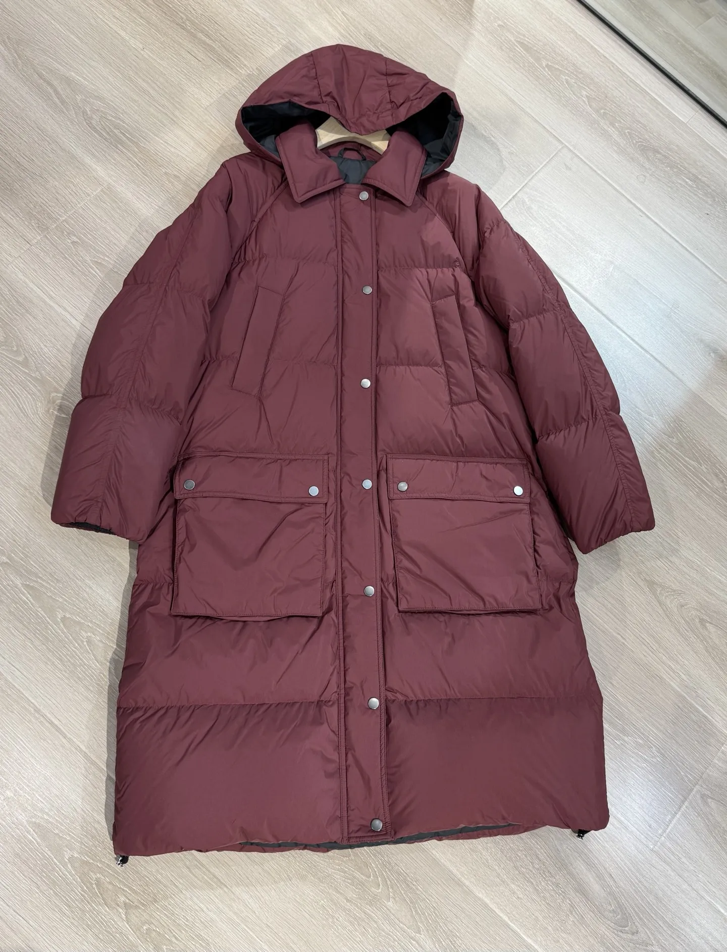 سترة بغطاء للرأس بتصميم مبطن غير رسمي لخريف وشتاء 2025 عالي الجودة للنساء