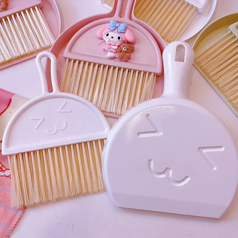 Sanrio Hello Kitty Mymelody Desktop Broom Dustpan Set Cartoon Kawaii Computer Keyboard Cleaning Debris Brush Mini Small Swipe