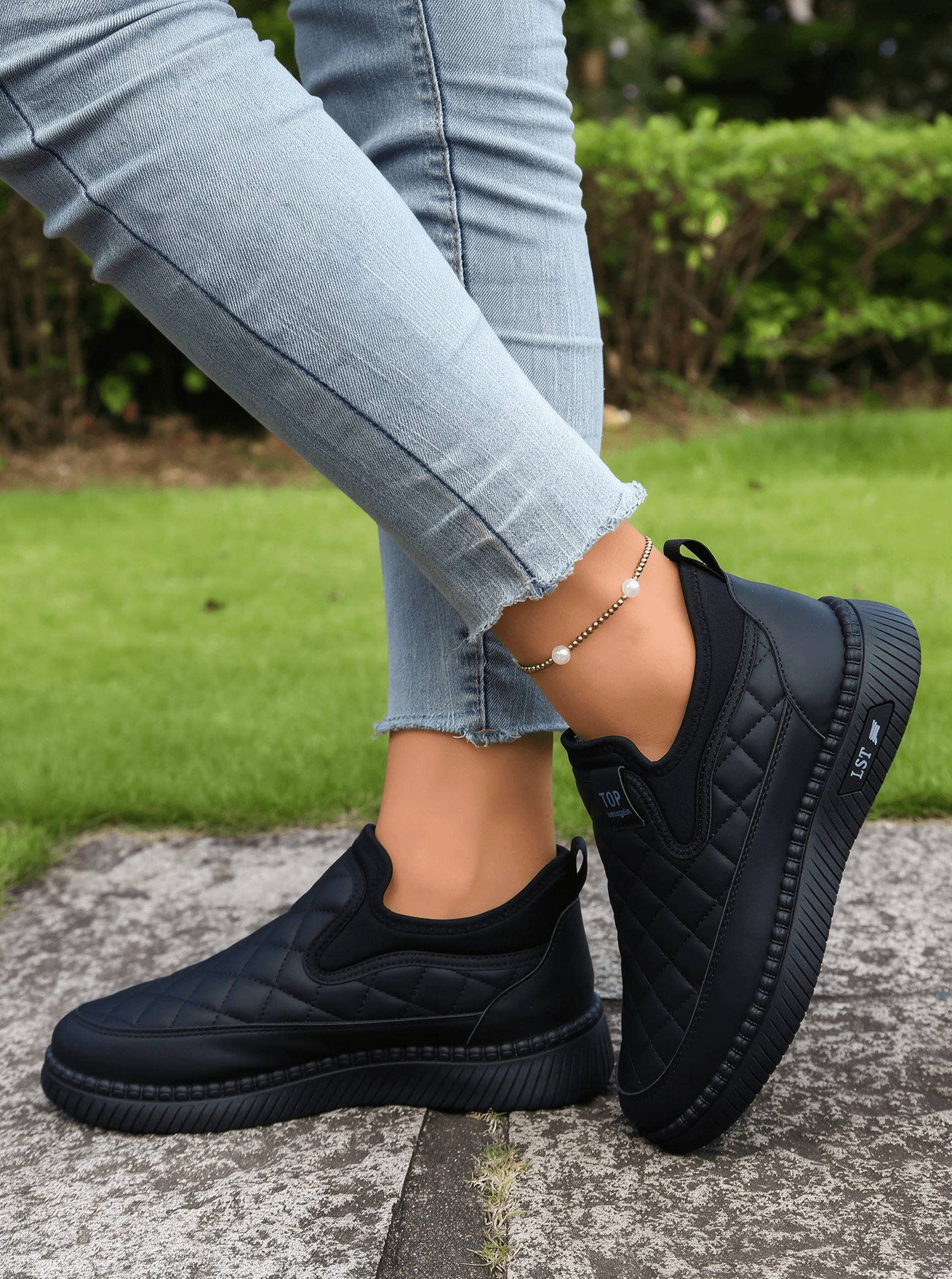 Damen-Schneestiefel, einteilig, zum Überziehen, isoliert, mit wasserdichtem Obermaterial mit Rautenmuster, lässige Damenstiefel. – Detail 7