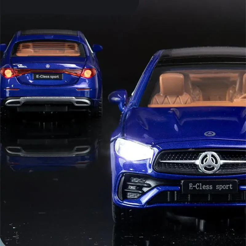 1:32 E-Class E300 L Alloy Car Model Diecasts Metal Vehicles Car Model Sound and Light Simulation Collection Childrens Toys Gift